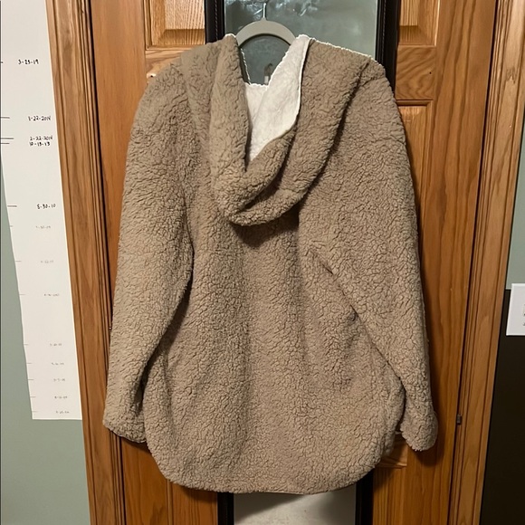 Cozy Beige Sherpa Jacket - Picture 2 of 4